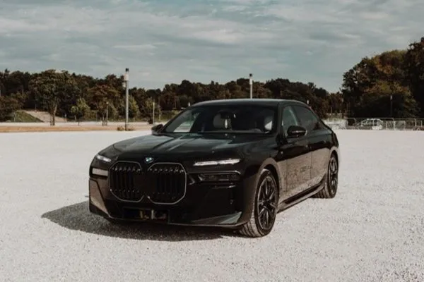 BMW7 Class Exterior